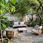 Wonderful Apartment With Beautiful Garden And Kitchen