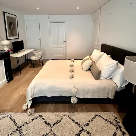 Wonderful With Beautiful Garden And Kitchen Appartement *
