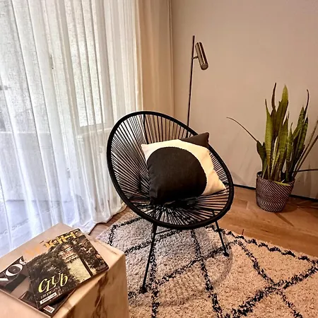 Wonderful With Beautiful Garden And Kitchen Appartement