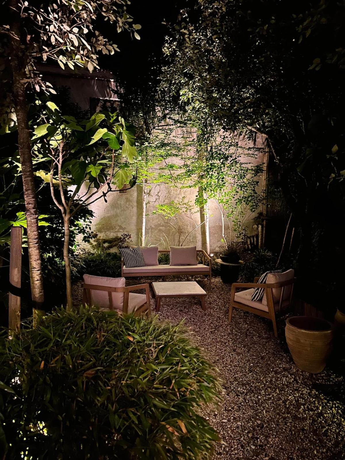 Wonderful With Beautiful Garden And Kitchen *