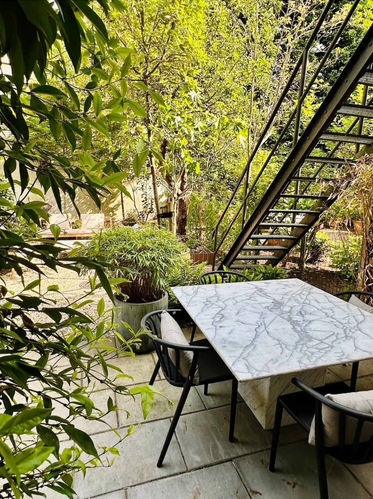 Wonderful With Beautiful Garden And Kitchen