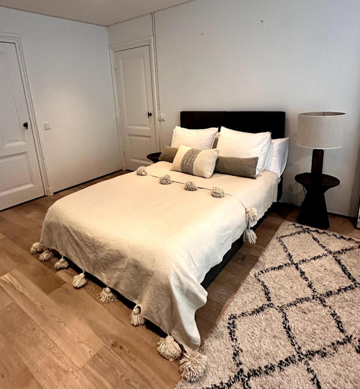 Wonderful With Beautiful Garden And Kitchen Appartement *